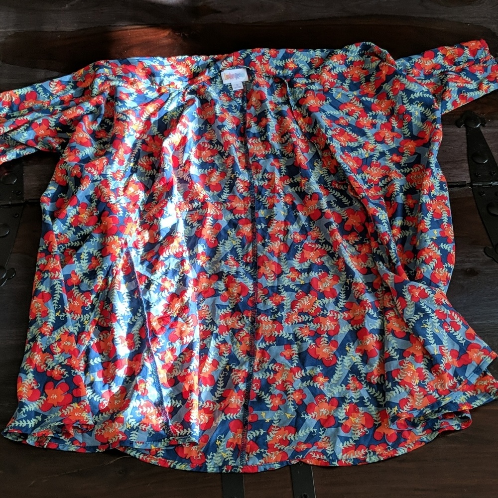 Lularoe shirley size 3